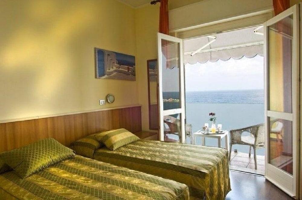 Hotel Marina Celle Ligure Exterior foto